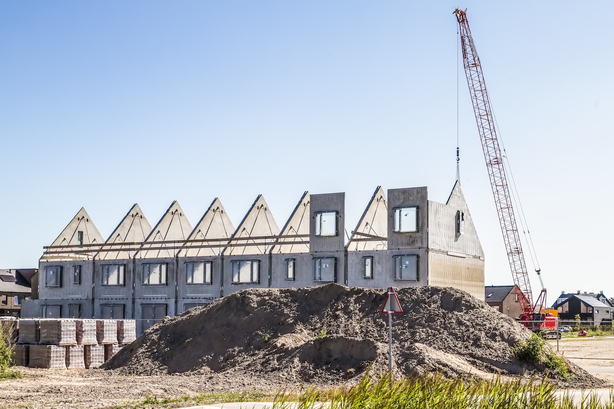 Construction of new homes in a new residential area.